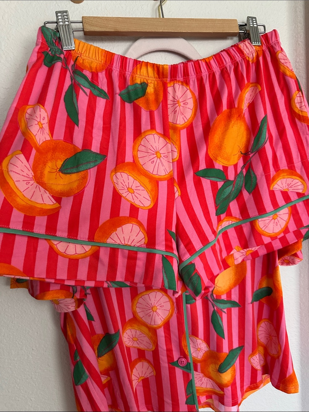 WOMEN’S Pink Citrus-Print Short Sleeve Button Front Top - Picture 5 of 10
